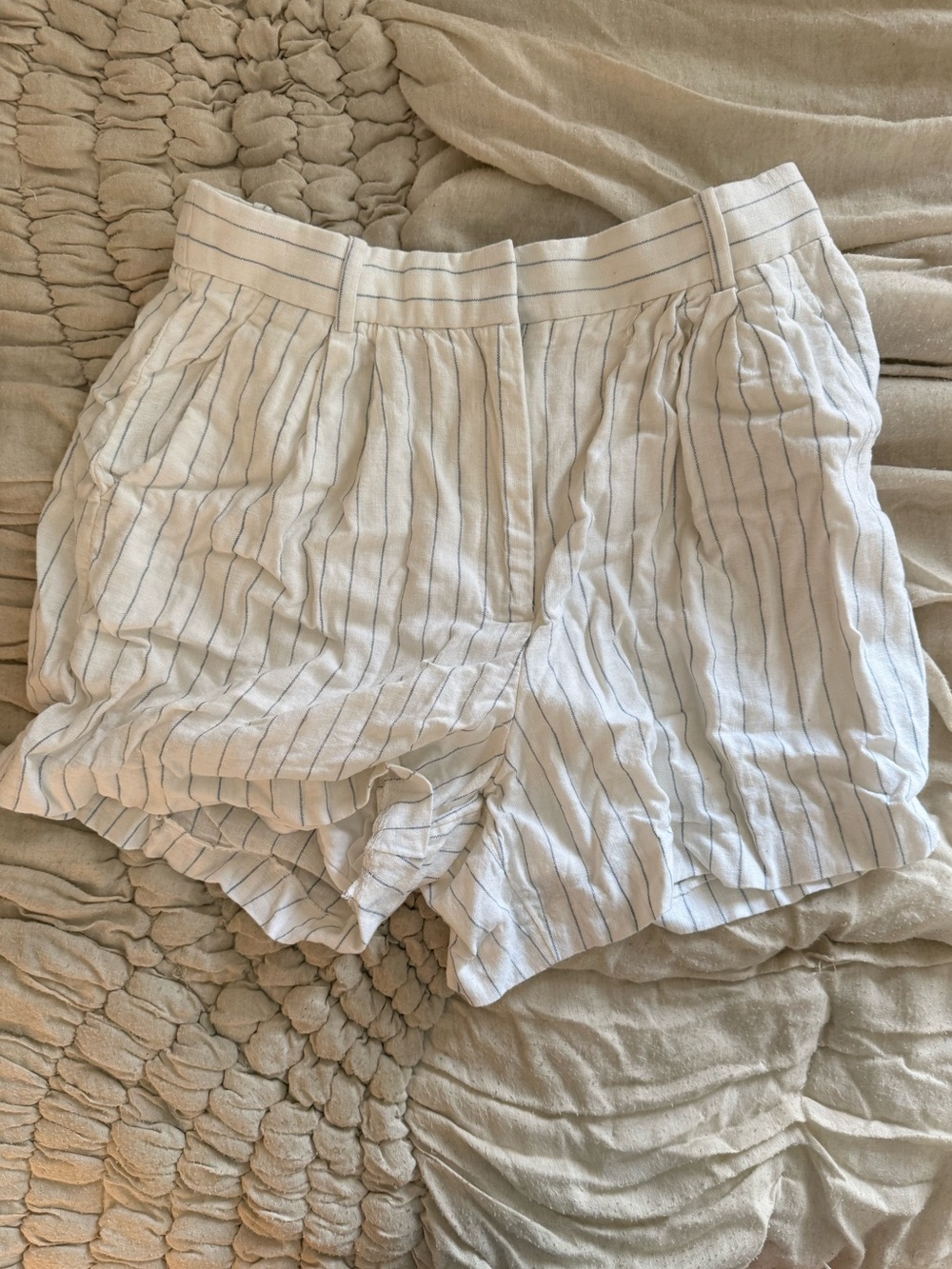 Abercrombie and Fitch Sz 29 Curve Love Pleated Trouser Shorts - Linen Blend